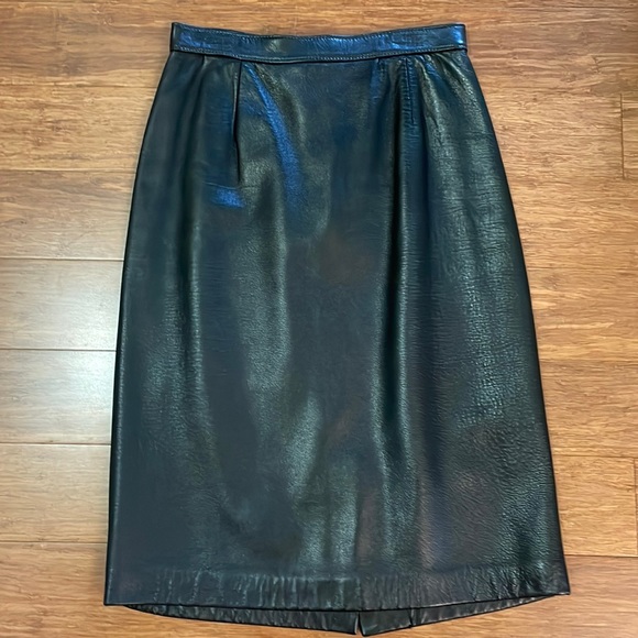 Butter soft Roots leather skirt. Like NEW! - Picture 1 of 4